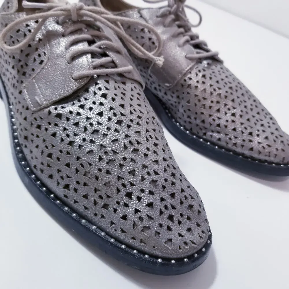 Vince Camuto Lesta Silver Metallic Studded Oxford Flats Lace Up Laser Cut